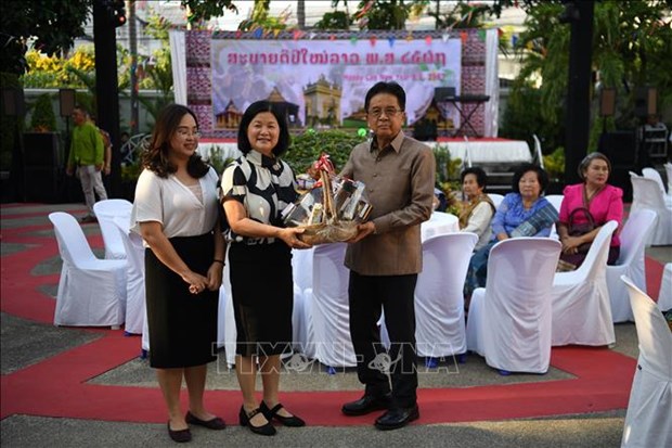 Vietnamese Embassy in Thailand congratulates Lao counterpart on traditional New Year hinh anh 1