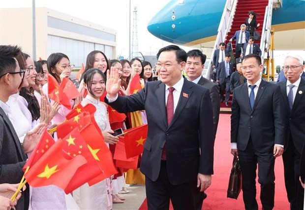NA Chairman arrives in Beijing for official visit hinh anh 1