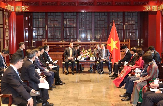 Top legislator receives heads of China’s leading corporations hinh anh 1