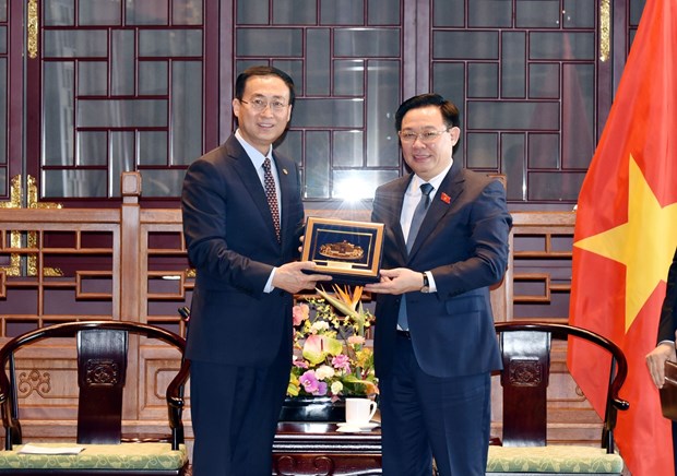Top legislator receives heads of China’s leading corporations hinh anh 3