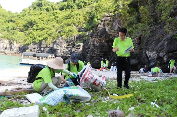 UNEP helps monitor plastic pollution in Vietnam hinh anh 1