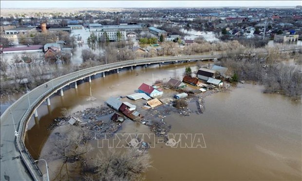 FM extends sympathy to Russia, Kazakhstan over severe floods hinh anh 1