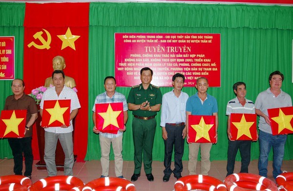 Soc Trang active in popularise anti-IUU fishing regulations hinh anh 1