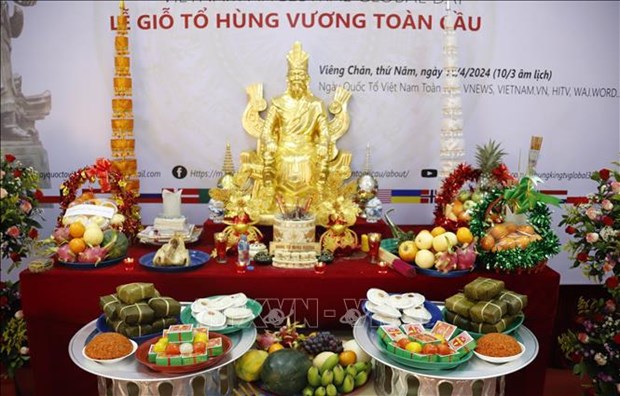 Overseas Vietnamese in Laos, France, Israel commemorate Hung Kings hinh anh 1