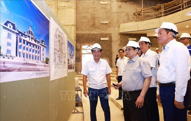 PM visits police command centre, checks cultural centre construction in Phu Tho hinh anh 2