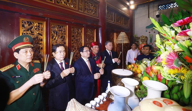 Prime Minister pays tribute to legendary founders of Vietnam hinh anh 2