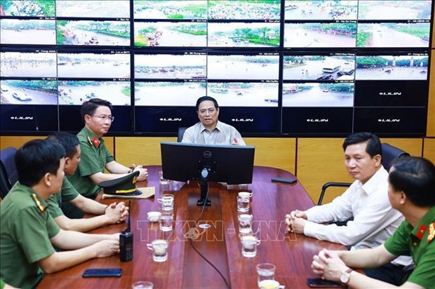 PM visits police command centre, checks cultural centre construction in Phu Tho hinh anh 1