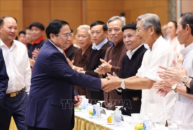 PM urges village elders, citizens to help preserve cultural heritage hinh anh 1