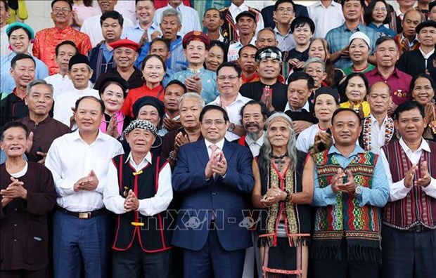 PM urges village elders, citizens to help preserve cultural heritage hinh anh 2