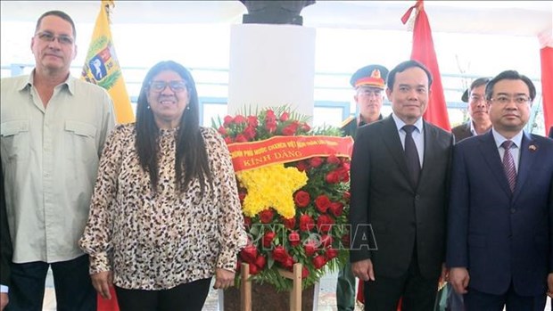Deputy PM visits Venezuela, aiming to deepen friendship hinh anh 1