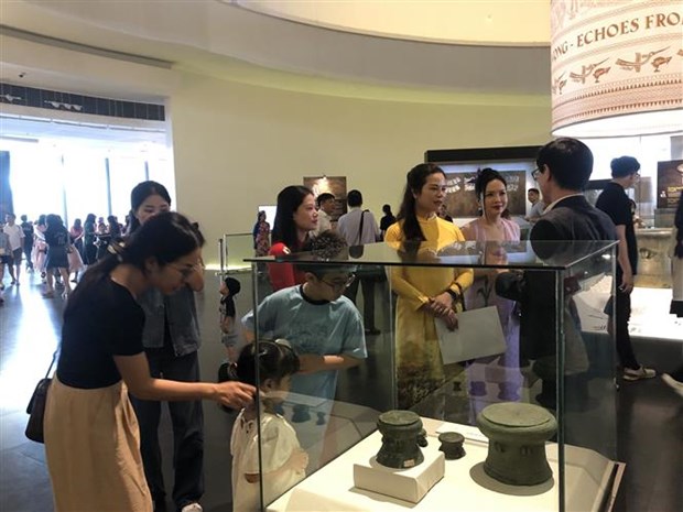 Hanoi exhibition marks Hung King’s Commemoration Day hinh anh 1