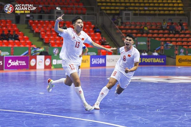 Vietnam advance to Futsal Asian Cup quarters hinh anh 1