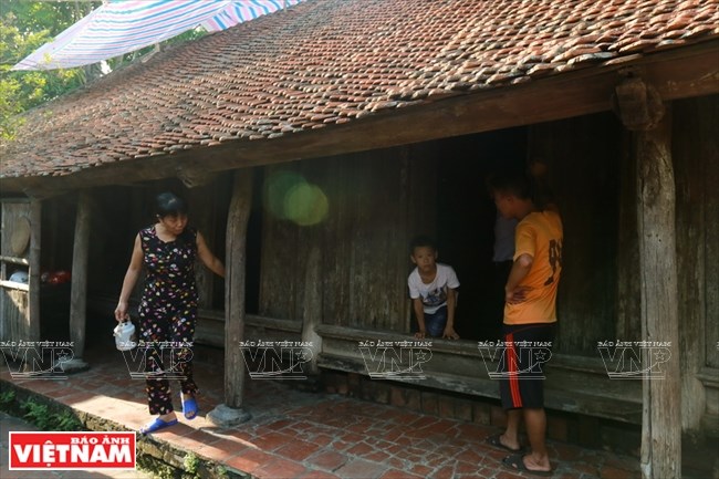 Traditional houses in ancient Duong Lam village attract visitors ...