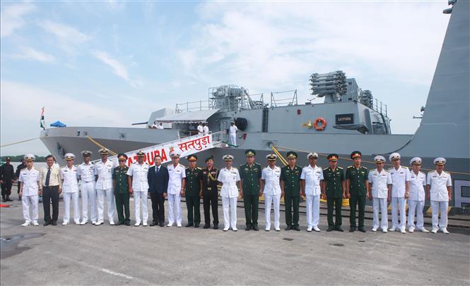 Indian navy ships visit Hai Phong city | Politics | Vietnam+ (VietnamPlus)