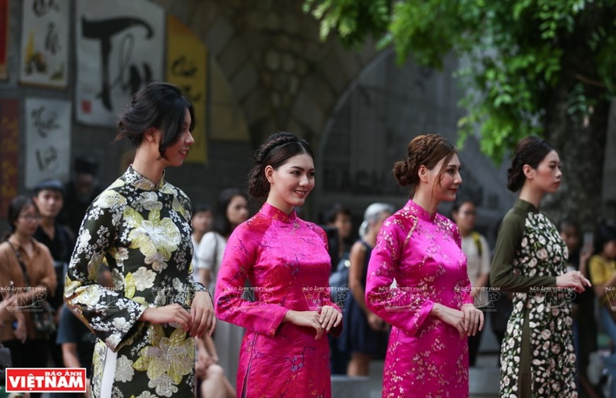 Ao dai needs official heritage recognition